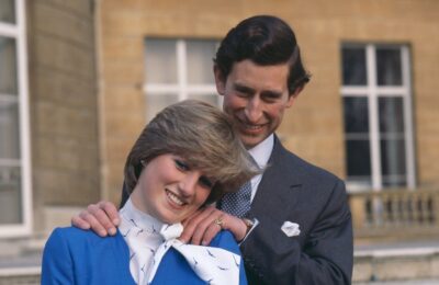 Bluza portretului de logodnă al prințesei Diana, scoasă la licitație