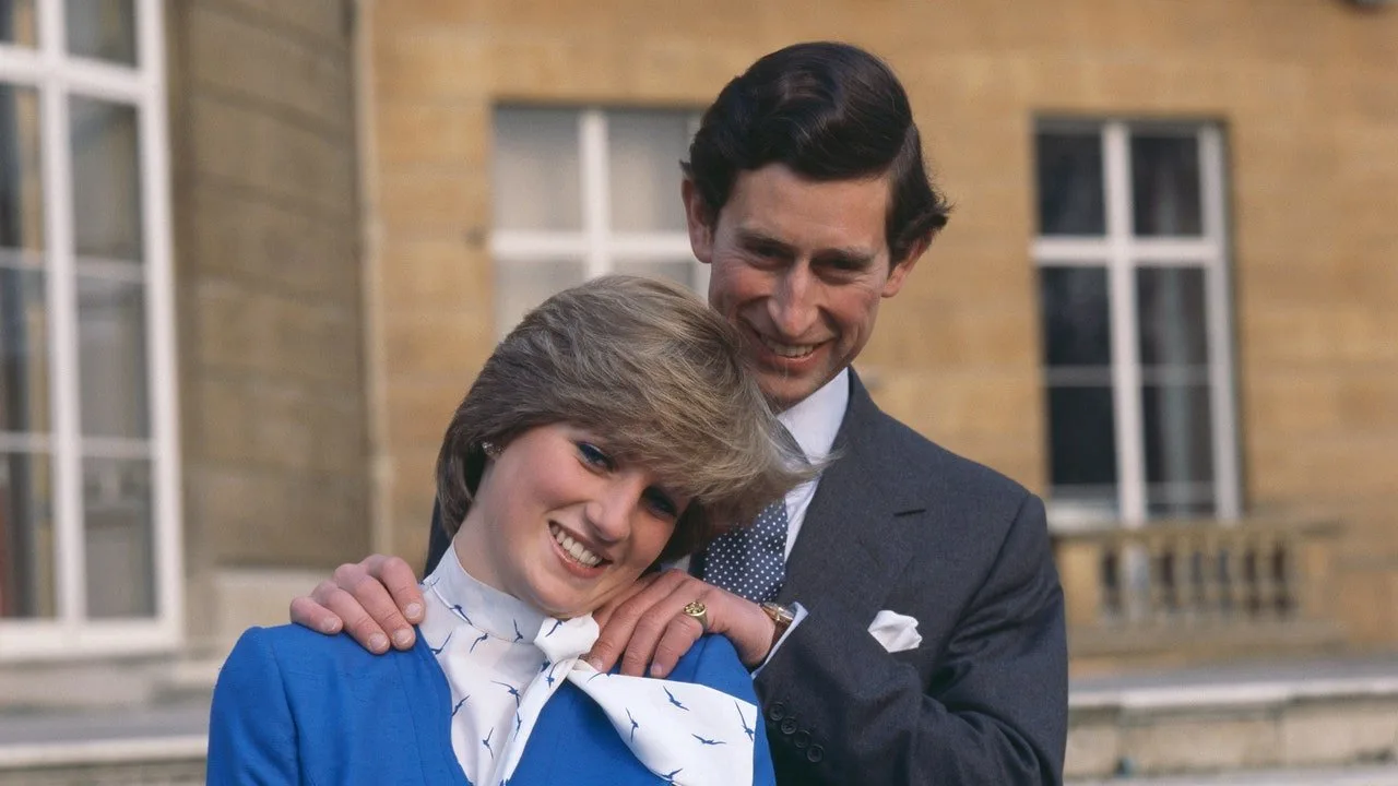 Bluza portretului de logodnă al prințesei Diana, scoasă la licitație