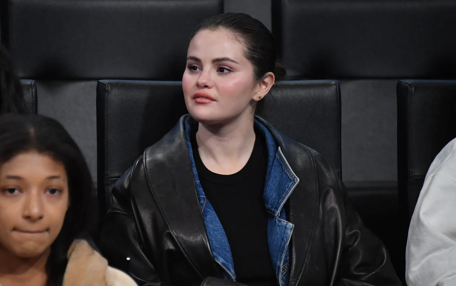 Selena Gomez a luat startul iernii cu look-ul ei de machiaj „I’m Cold” – Vezi poze