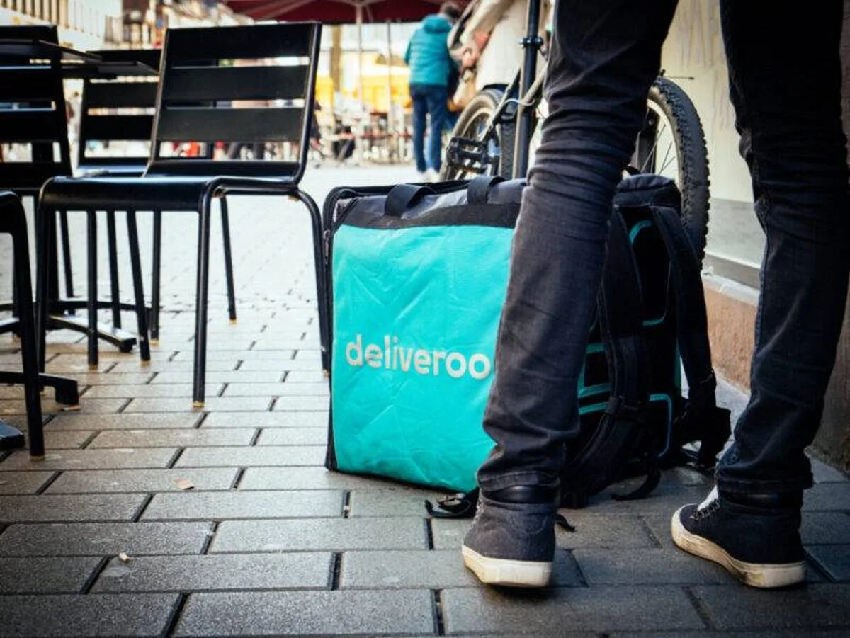 Deliveroo promite 200.000 de lire sterline pentru finanțarea ucenicilor pentru a da putere întreprinderilor mici