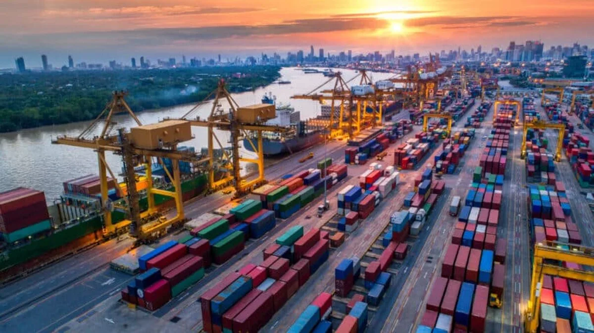 UK Export Finance prezintă un sprijin suplimentar pentru exportatorii IMM