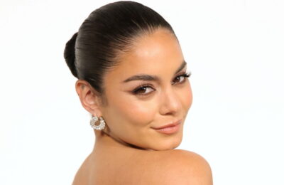 Nu-i așa că Vanessa Hudgens și-a vopsit unghiile cu monede topite? Vezi poze