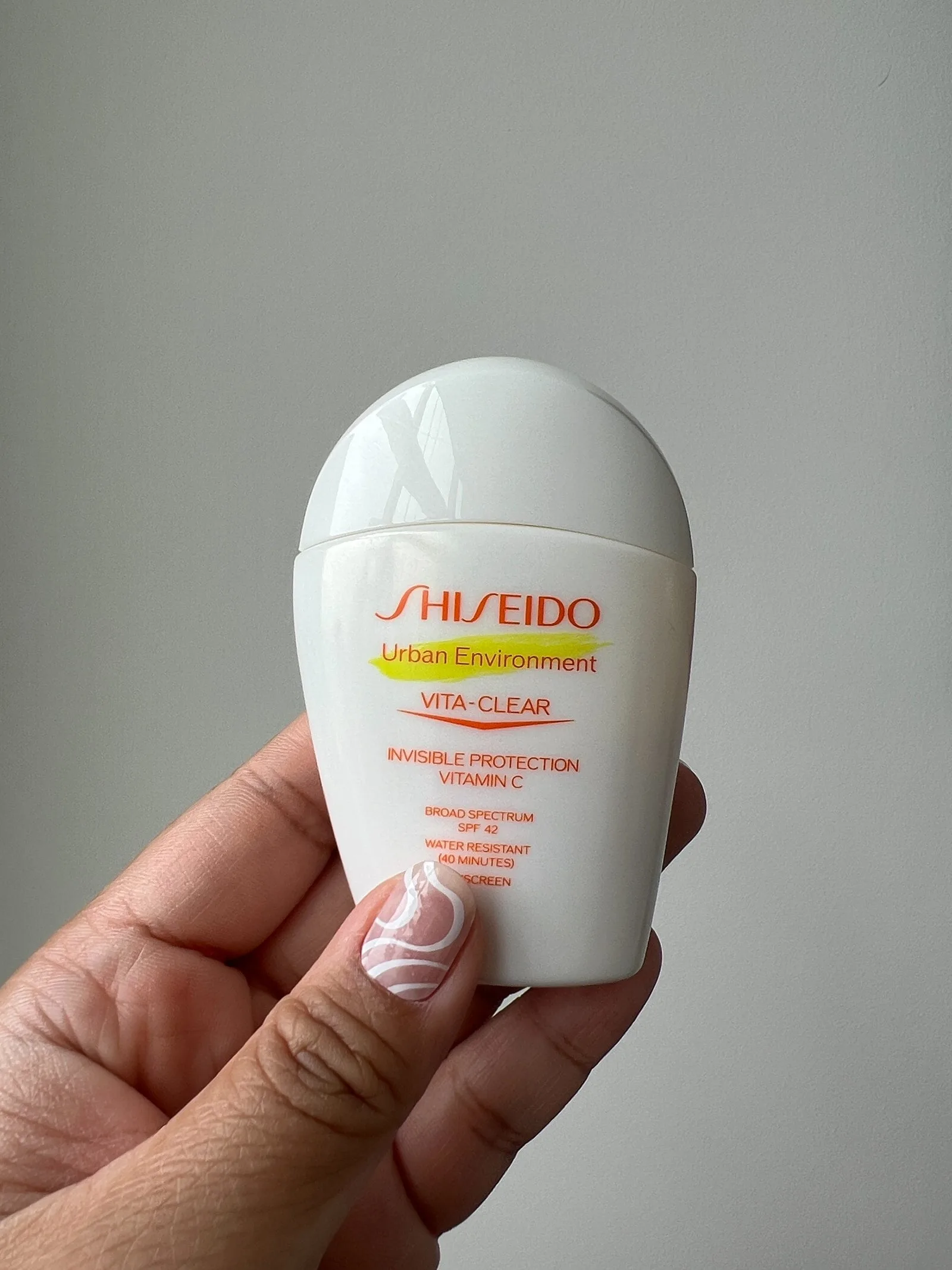 Am testat crema de protecție solară Shiseido Urban Environment Vita-Clear SPF 42 pentru o piele strălucitoare – Review Editor