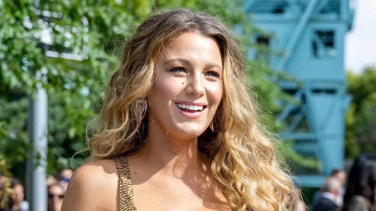 Blake Lively tocmai a făcut din „Loud Luxury” o chestie – Vezi fotografiile
