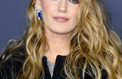 Valurile de plajă caracteristice lui Blake Lively nu au fost niciodată mai frumoase – Vezi fotografiile