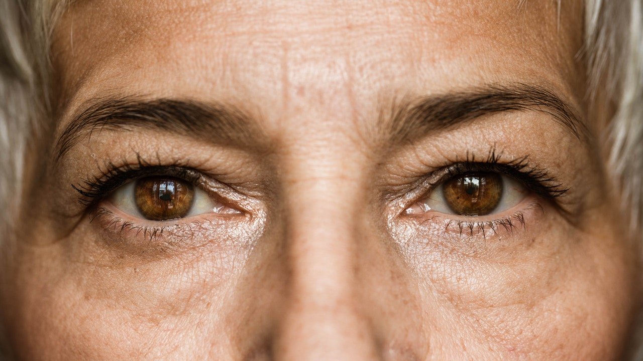 Chiar și globii oculari pierd colagen pe măsură ce îmbătrânești