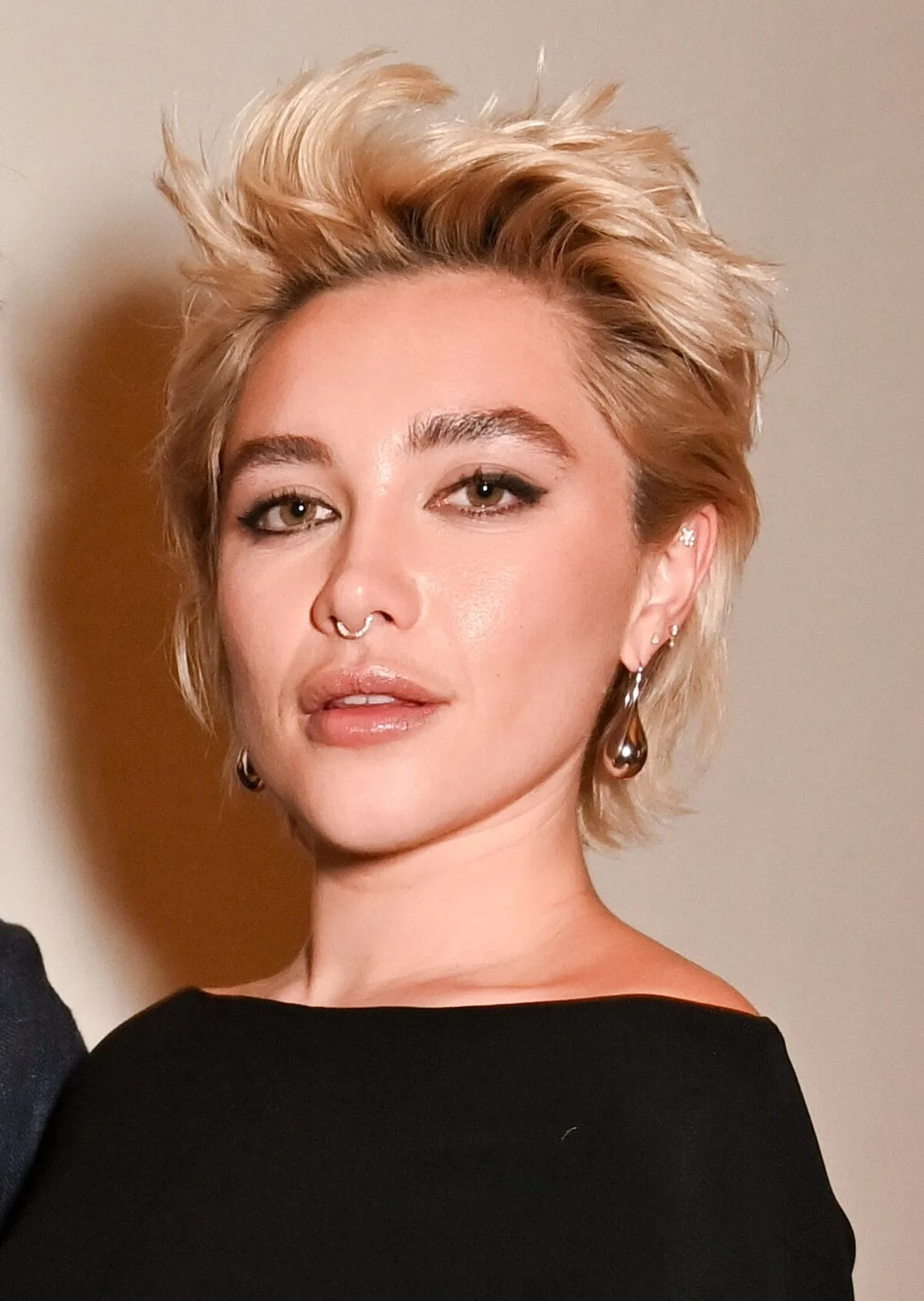 Mullet-ul lui Florence Pugh care sfidează gravitația este un vis al anilor ’80 devenit realitate – Vezi poze
