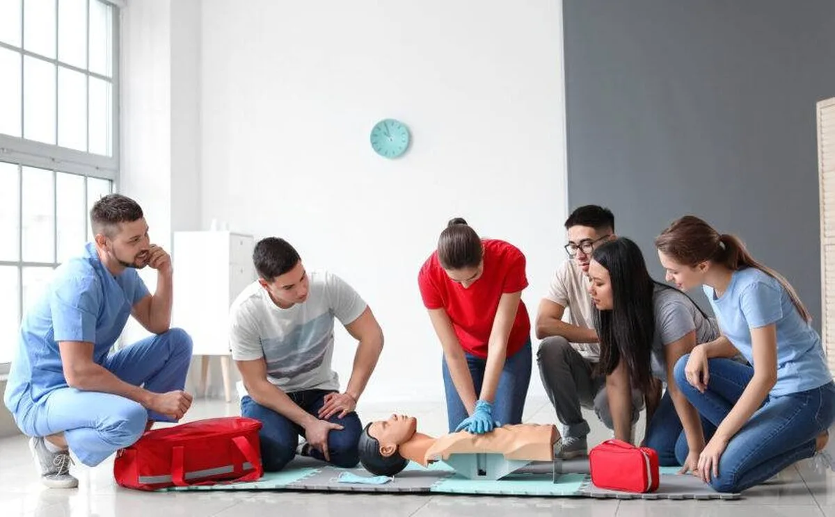 Procedura de resuscitare cardio-respiratorie în Marea Britanie: Pași și orientări esențiale