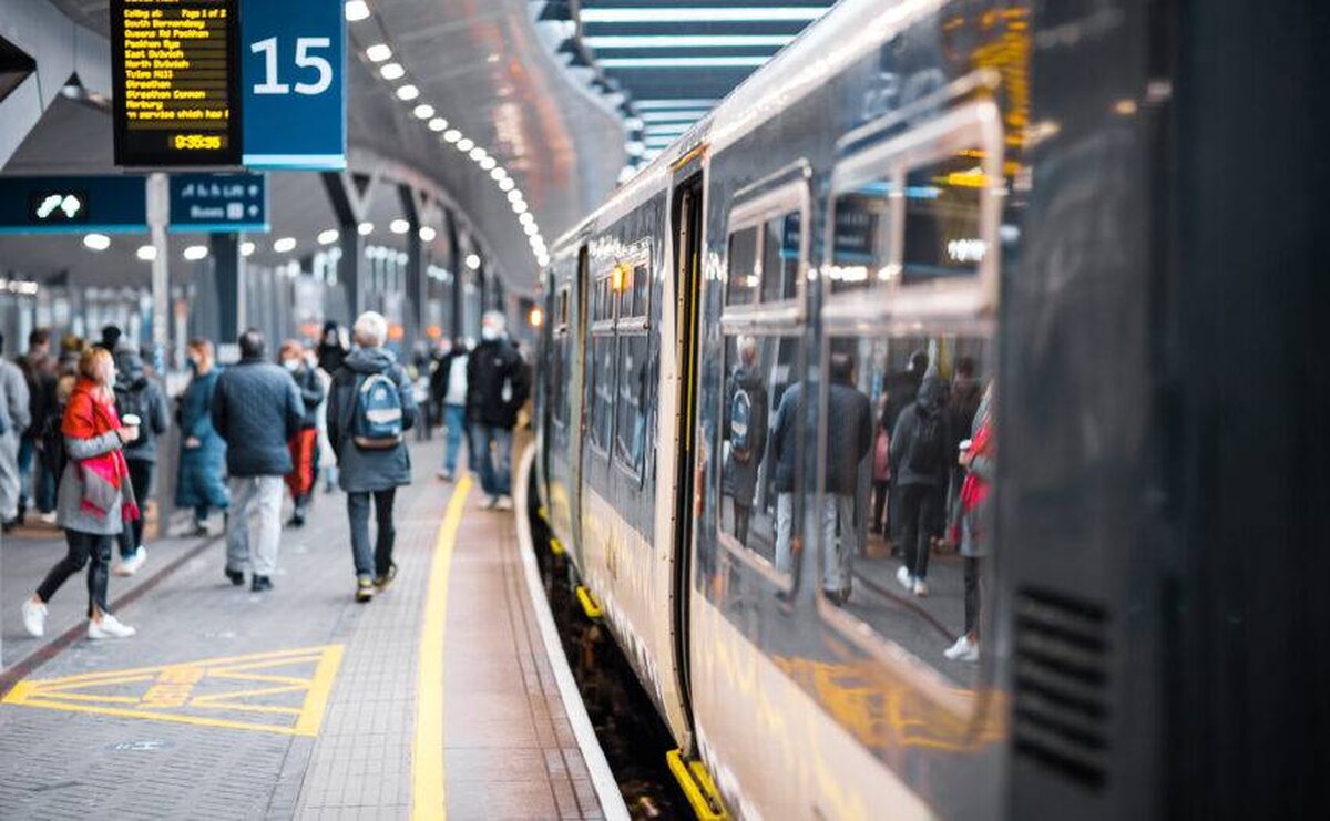 Autoritatea de reglementare încălzește site-urile de bilete de tren din cauza lipsei de transparență a prețurilor