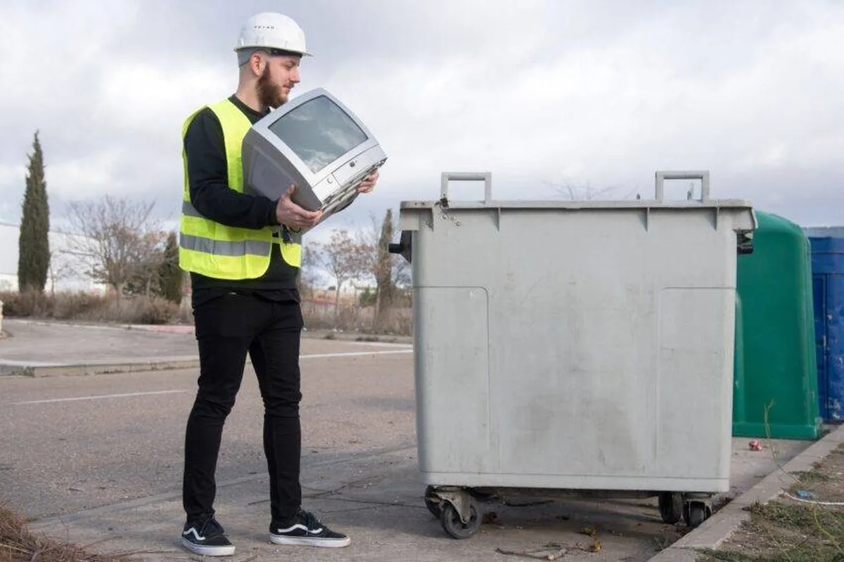 Comercianții cu amănuntul vor plăti pentru reciclarea deșeurilor electronice de către consumatori începând din 2026