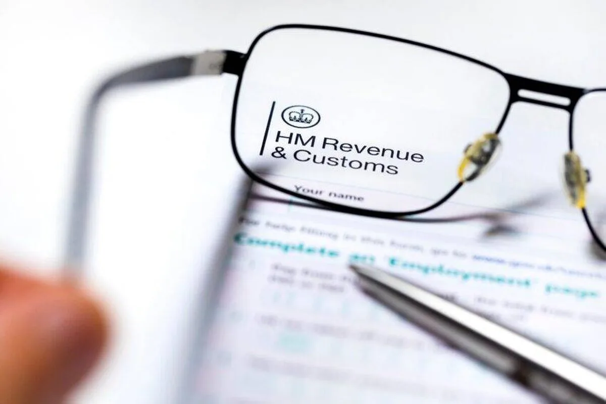 Un bonus fiscal de Crăciun de la HMRC pentru unii contribuabili britanici
