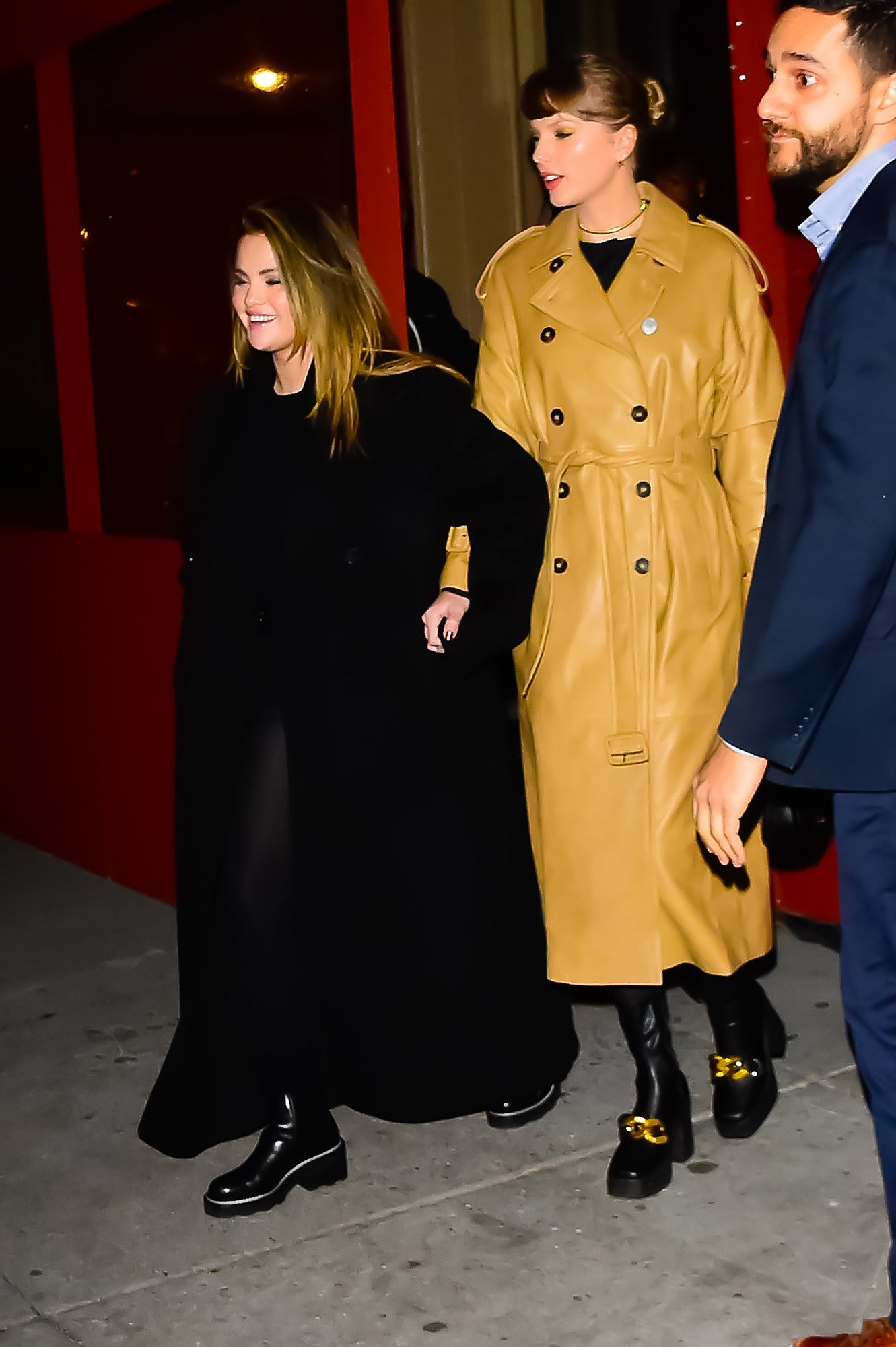 Taylor Swift dă startul festivităților de ziua de naștere cu Selena Gomez și Miles Teller