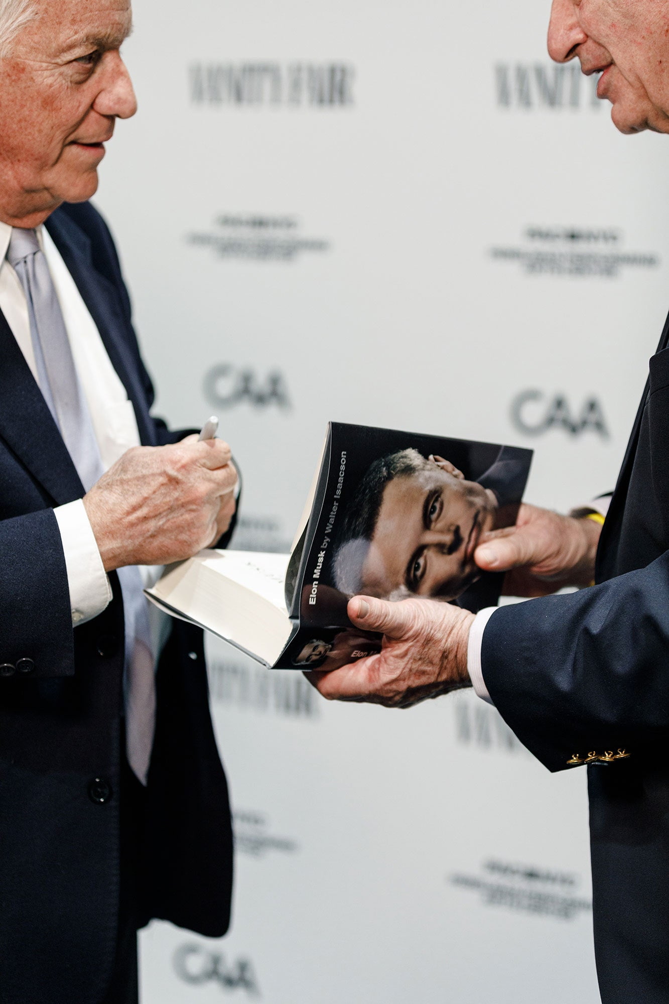 Walter Isaacson: Elon Musk este un geniu când vine vorba de inginerie, nu de emoții umane
