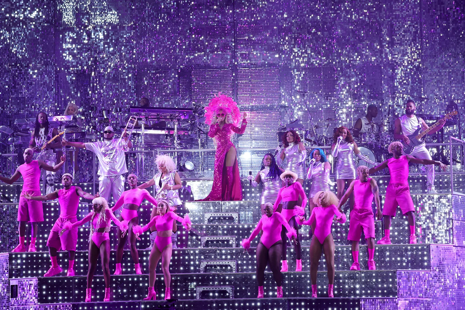 Doctorul de concert al lui Beyoncé dovedește că este o adevărată femeie „renascentistă