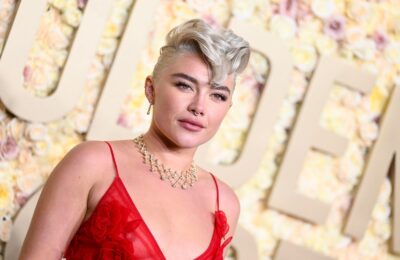 Bineînțeles că Florence Pugh a purtat o rochie falsă și transparentă la Globurile de Aur – Vezi poze