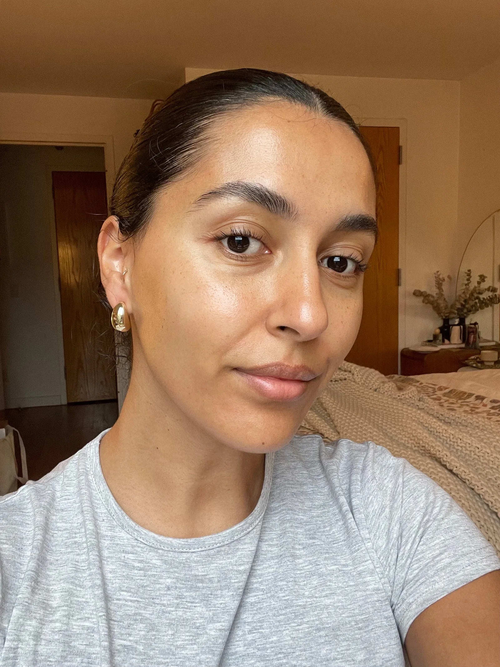 Am testat noul ser solar Glow Recipe’s Watermelon Glow Niacinamide Hue Drops Sun Glow Glow pe trei tonuri de piele diferite