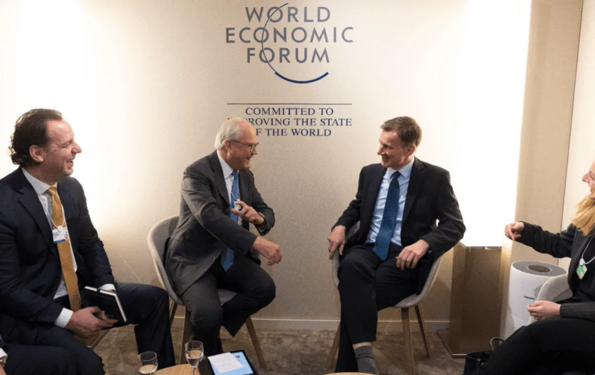 Cancelarul britanic promovează excelența britanică în domeniul tehnologiei la Forumul Economic Mondial