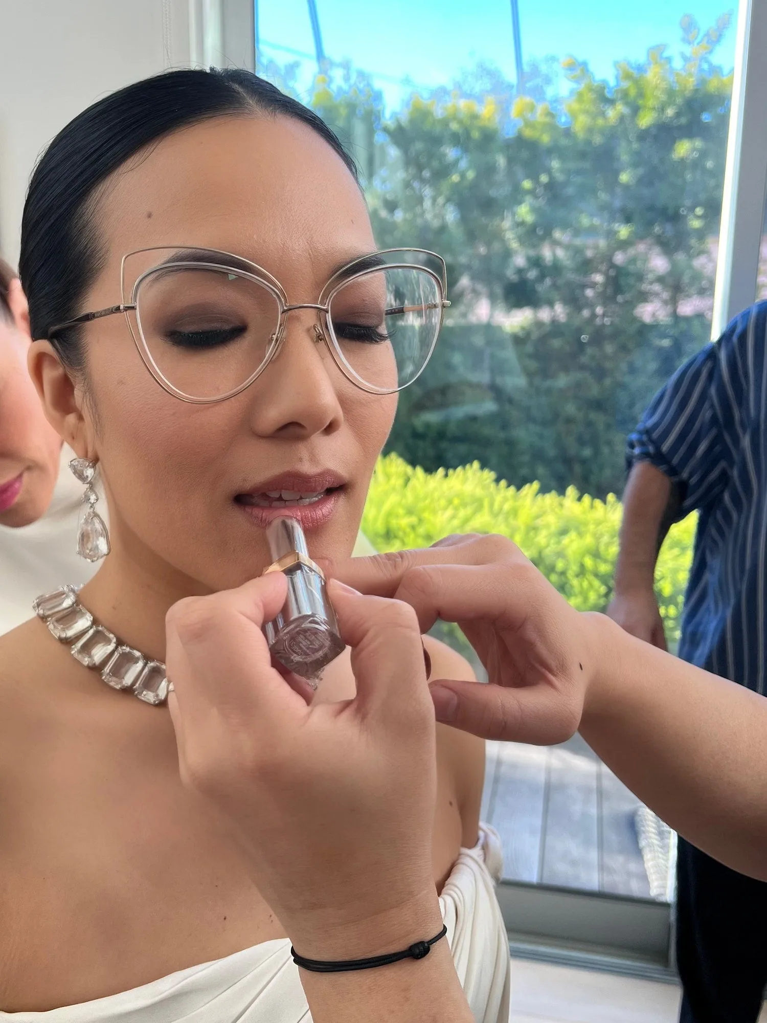În interiorul look-ului rece, calm și câștigător al lui Ali Wong pentru Globurile de Aur 2024