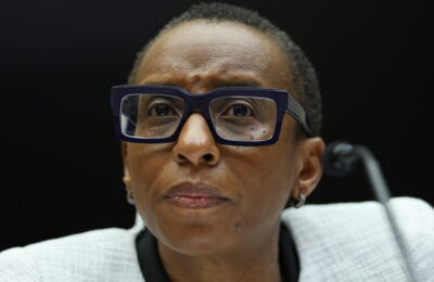 Președintele Harvard Claudine Gay demisionează – aparent din cauza plagiatului, nu a audierii genocidului evreiesc