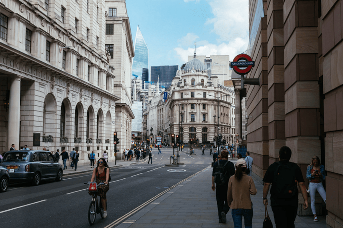 Economia britanică își revine cu o creștere de 0,3%.