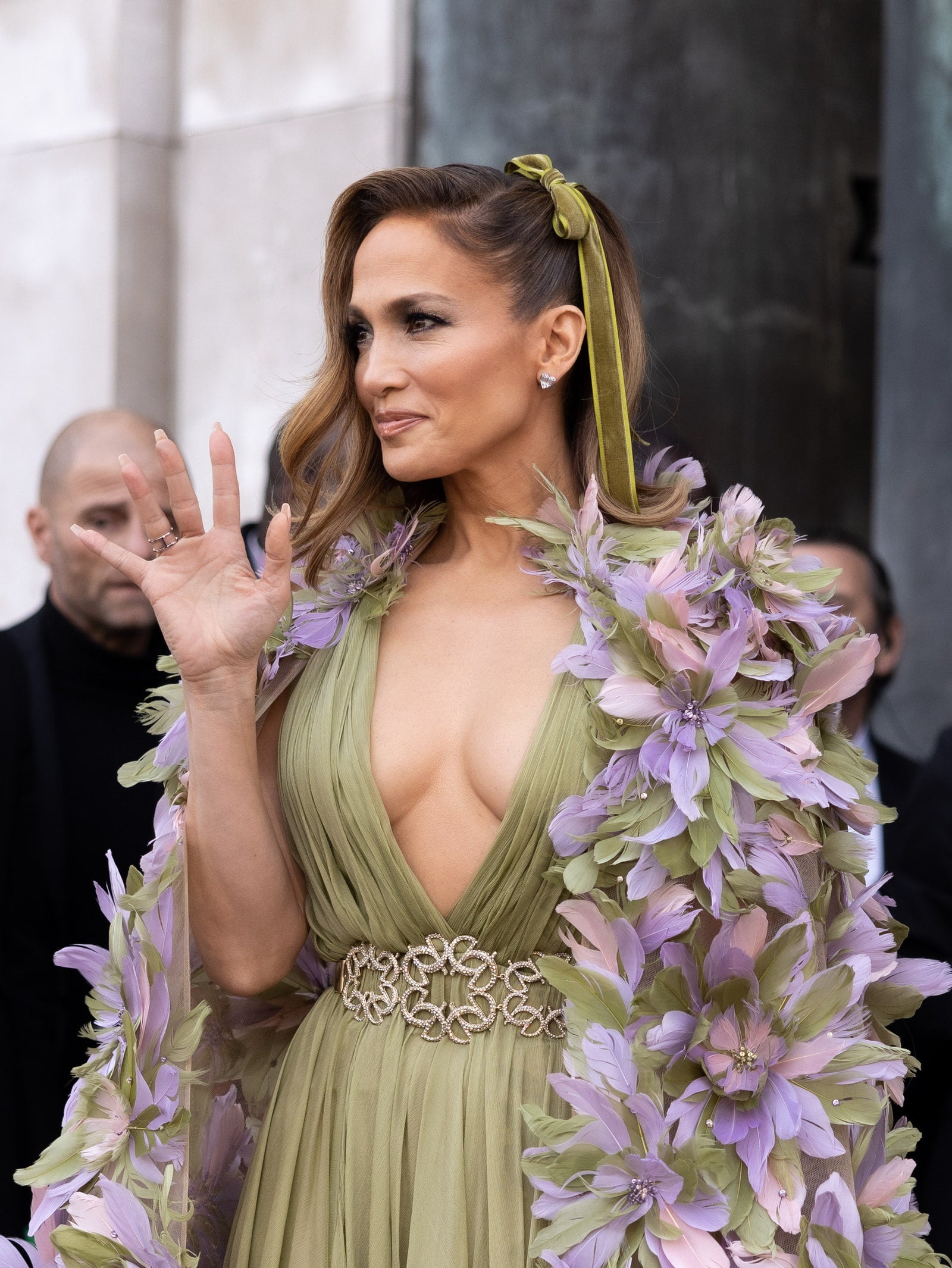 Bineînțeles că Jennifer Lopez a făcut trendul Coquette Bow mai bine decât oricine – Vezi fotografiile