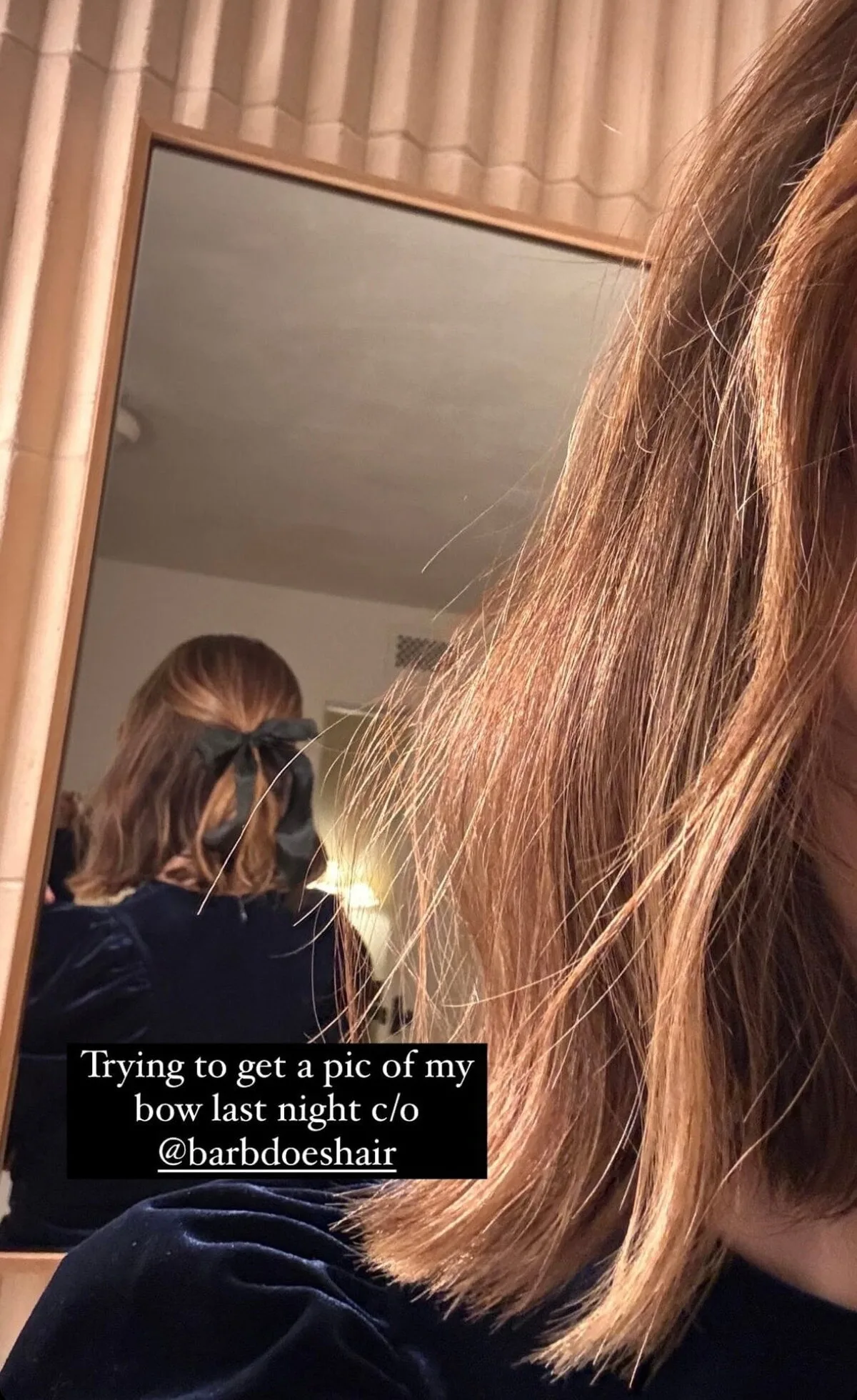 Mandy Moore se asigură că trendul fundiței de păr rămâne în viață în 2024 – Vezi foto