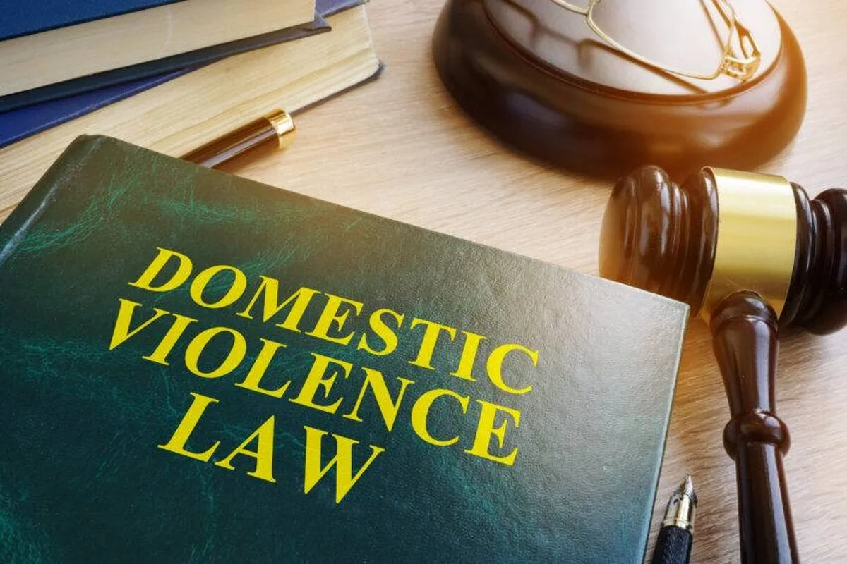Disertație despre violența domestică – 10 elemente cheie pe care să le includeți în lucrarea dvs.