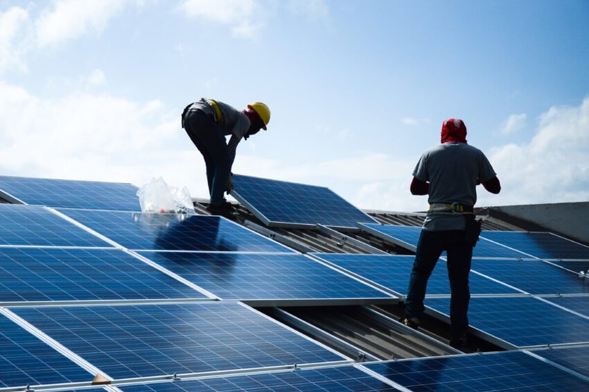 Puterea transformatoare a energiei solare pentru întreprinderile din Marea Britanie