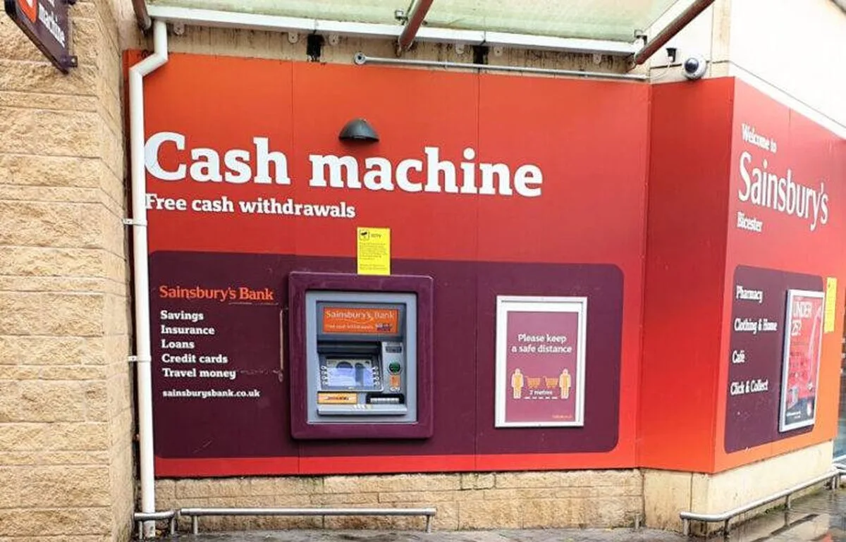 Sainsbury’s va desființa o bancă pentru a se concentra pe produse alimentare