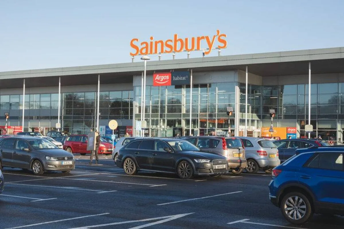 Sainsbury’s lansează o afacere de încărcare a vehiculelor electrice pentru a oferi cumpărătorilor „încărcare inteligentă