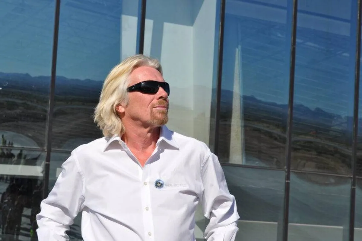 Richard Branson îi oferă lui Alan Bates o pauză „binemeritată” pe o insulă privată din Caraibe pentru vacanță