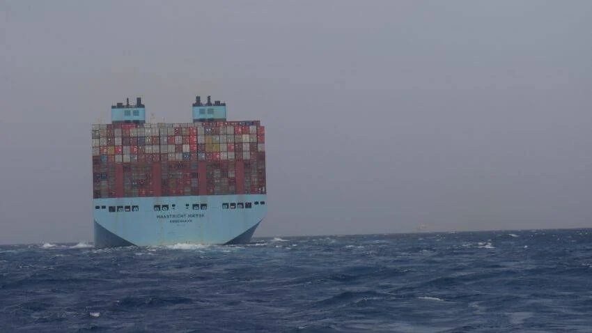 Prețul petrolului s-ar putea dubla dacă atacurile de transport maritim din Marea Roșie continuă, avertizează Goldman Sachs
