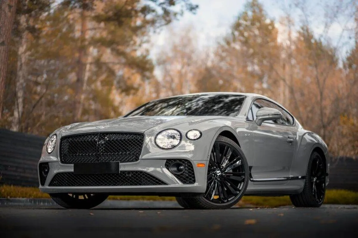 Mașinile de lux „nu sunt imune”, Bentley vede scăderea vânzărilor în 2023
