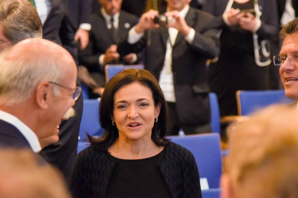 Sheryl Sandberg va părăsi consiliul de administrație al companiei mamă a Facebook, Meta