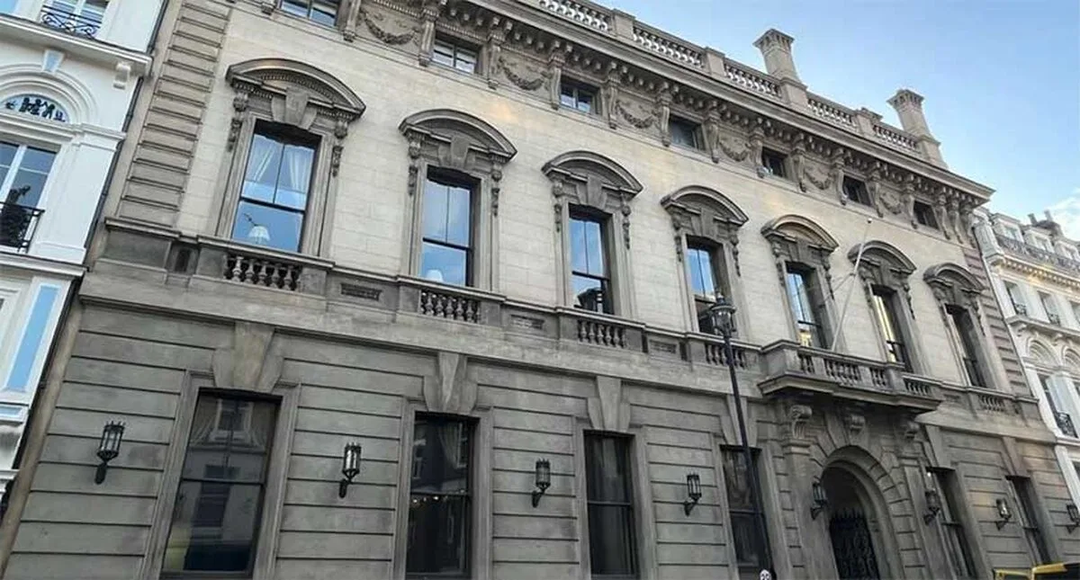 Clubul Garrick dă afară un membru care a cerut ca femeile să fie admise