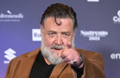 Russell Crowe se bărbierește pentru prima dată în jumătate de deceniu