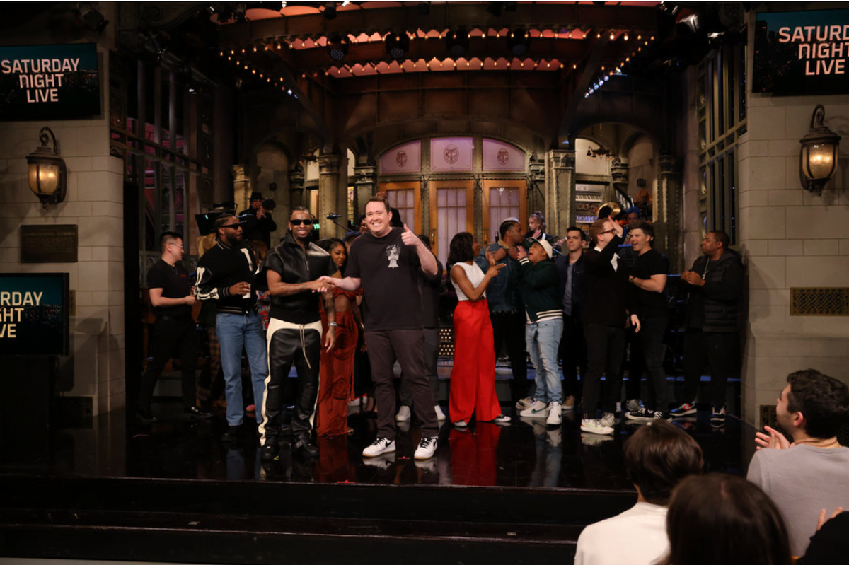În calitate de prezentator al emisiunii „Saturday Night Live”, Shane Gillis stârnește o indignare previzibilă