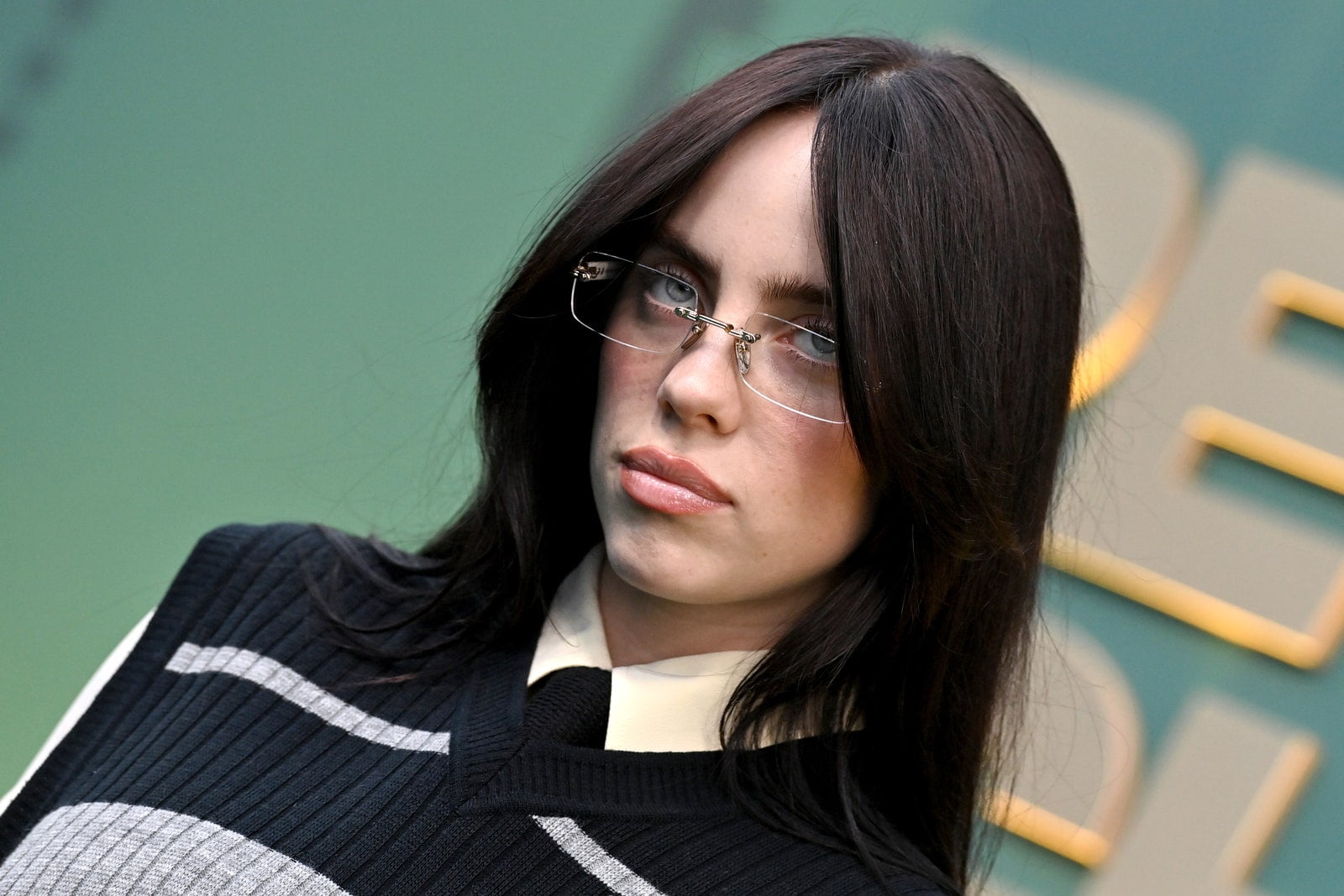 Billie Eilish și-a retras rădăcinile roșu aprins – Vezi poze
