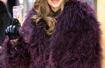 Într-o singură zi, Jennifer Lopez a purtat 4 coafuri care nu puteau fi mai diferite – Vezi fotografiile