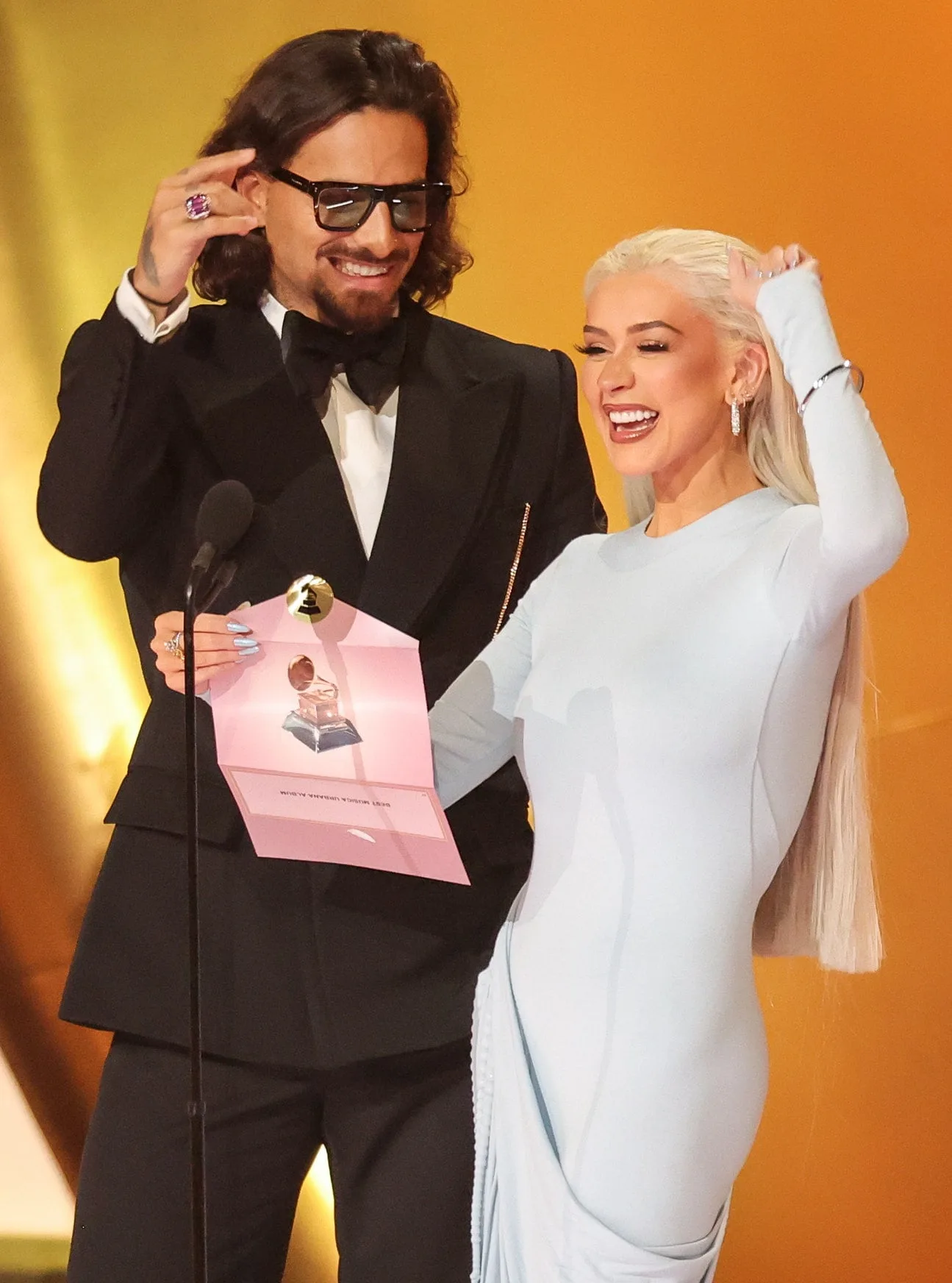 Christina Aguilera a trecut peste noapte de la părul lung până la umeri la părul lung până la fund – Vezi poze