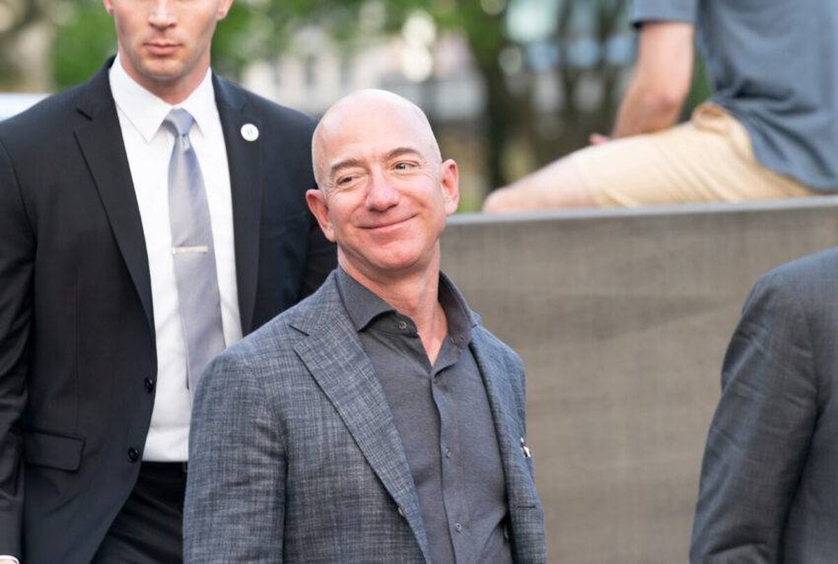 Jeff Bezos ar putea economisi 600 de milioane de dolari din taxe după ce se va muta în Florida