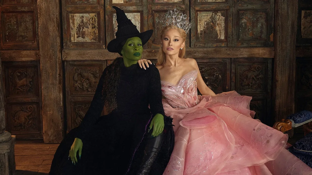 Prima vizionare a filmului „Wicked”: Ariana Grande și Cynthia Erivo în costume