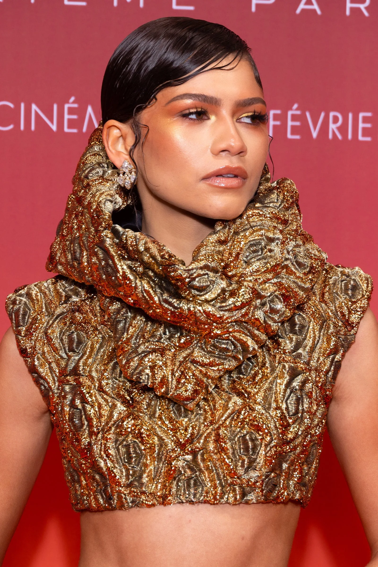 Fardul de ochi Alien Sunset al lui Zendaya ocupă jumătate din întreaga față – Vezi poze