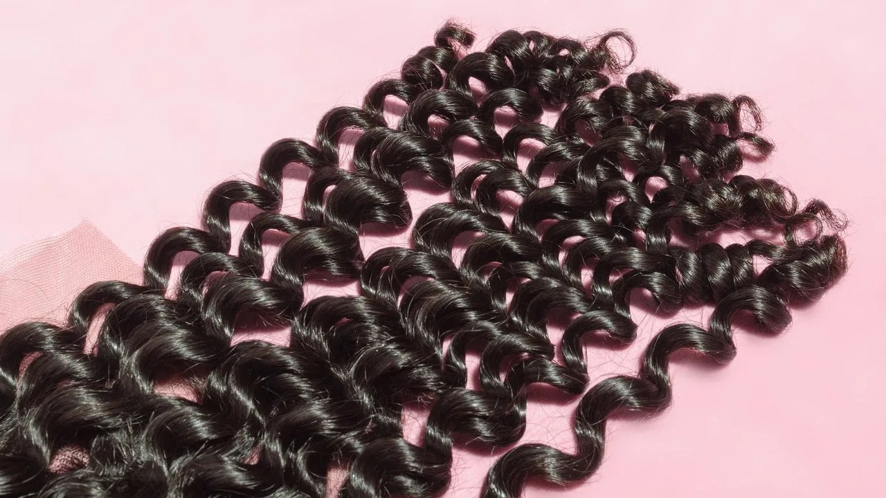 Poți să-ți faci extensii Tape-In dacă ai păr natural?