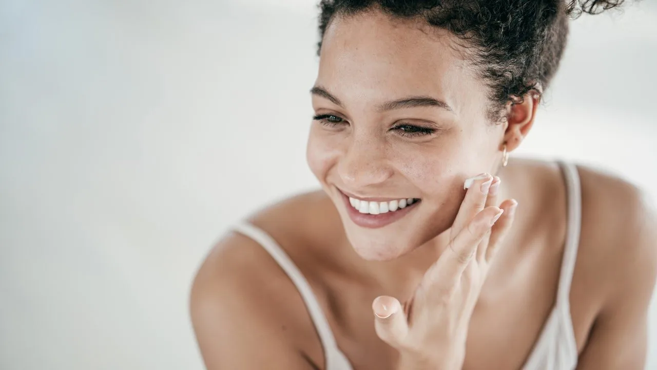 Retinol: Ce face și cum se utilizează în rutina de îngrijire a pielii tale