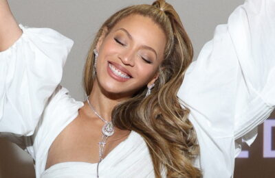 Beyoncé care își folosește unghiile lungi pentru a mânca spaghete este instantaneu iconică, IMO – Vezi fotografiile
