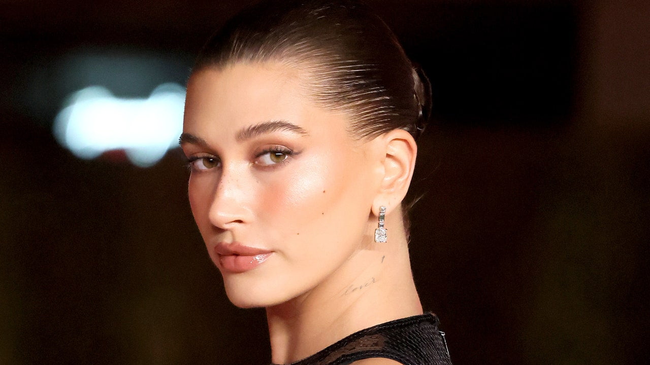 Urăsc că de fapt îmi place noua revigorare a unghiilor de gogoașă glazurată a lui Hailey Bieber – Vezi fotografiile