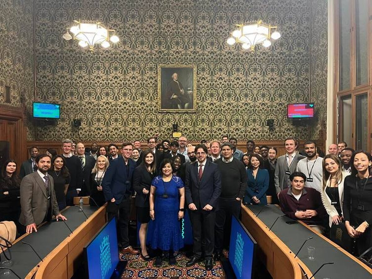 Șefii Fintech dezbat în Parlament criza competențelor în domeniul IA