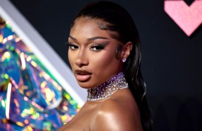 Megane Thee Stallion a purtat nu una, ci două coafuri inspirate de anime-uri în Tokyo – Vezi fotografiile