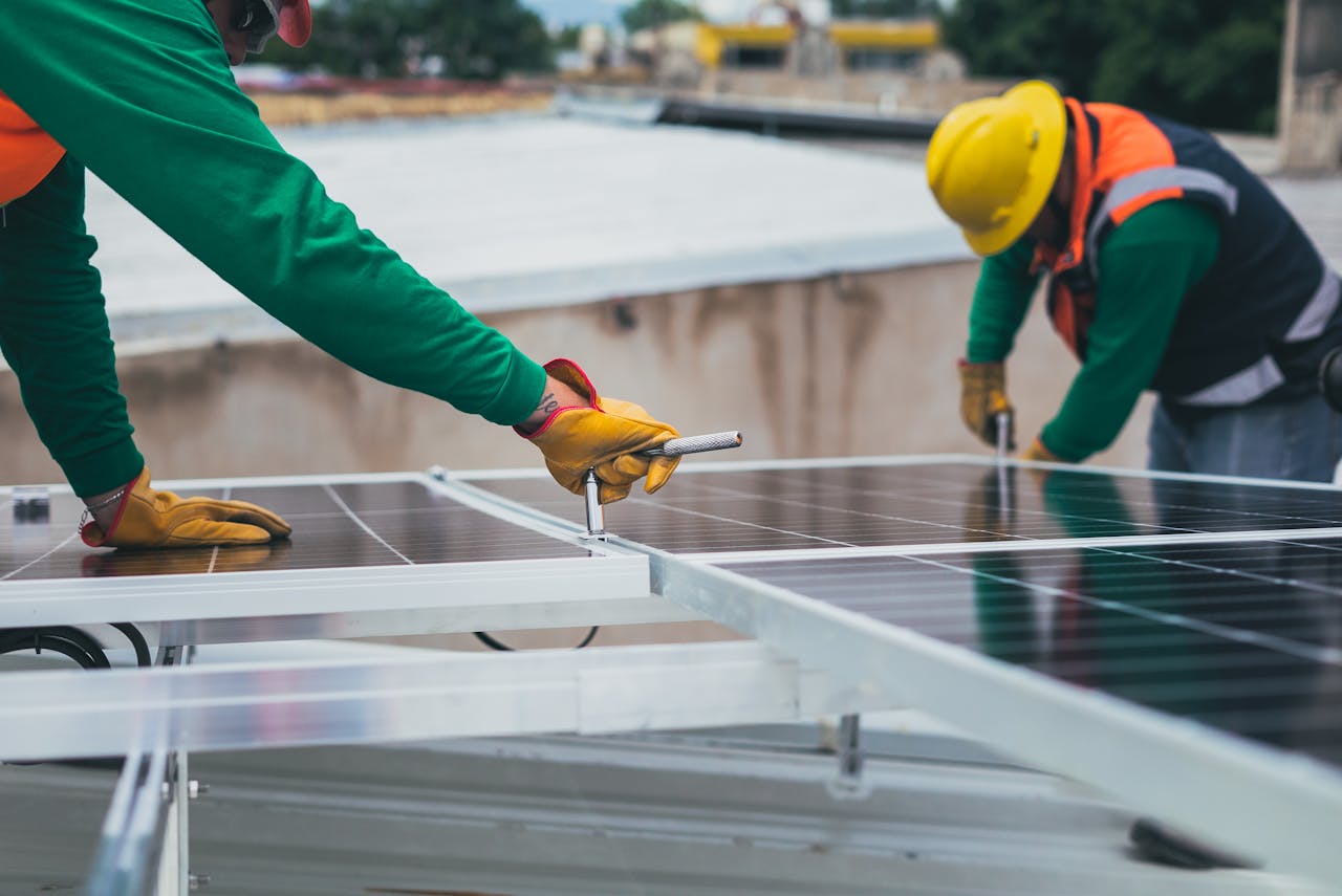 Rolul Invertoarelor Fotovoltaice in Conversia Energiei Solare si Importanta Lor in Investitii Durabile